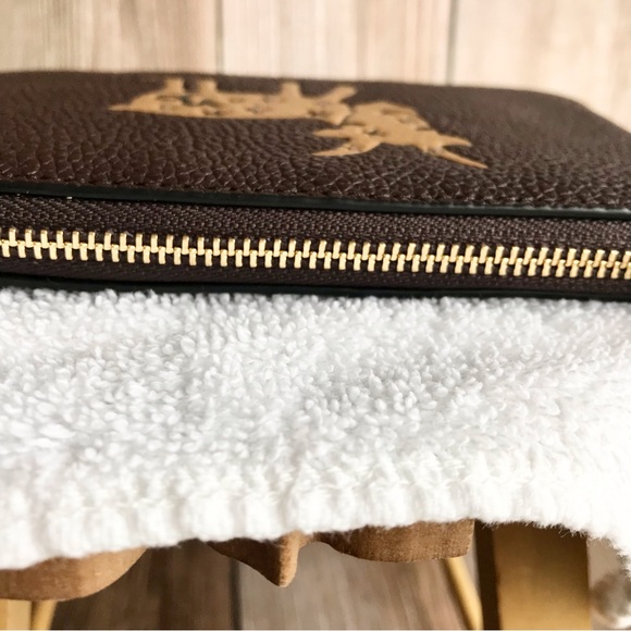 Coach Capricorn Corner Zip Wristlet LAST ONE - Picture 3 of 5